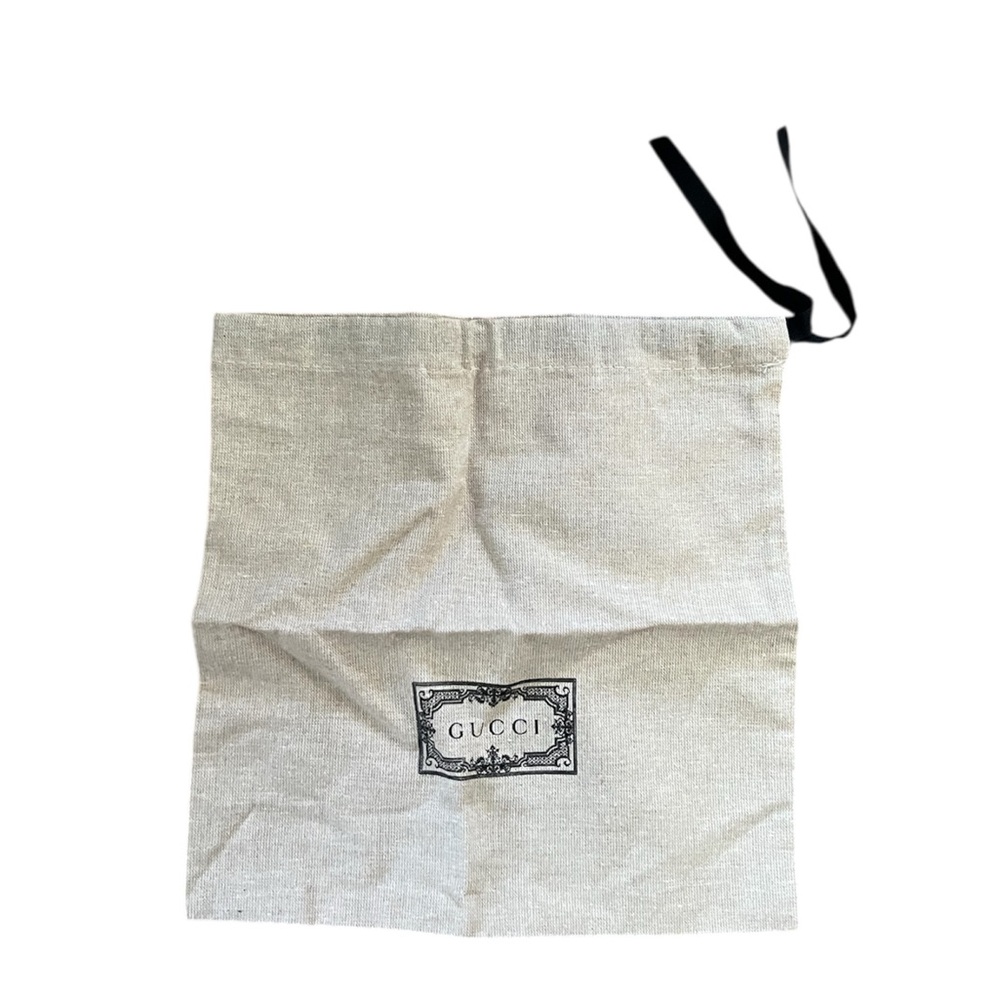 ⚫️GUCCI: 100% authentic, tan w/logo dust bag⚫️